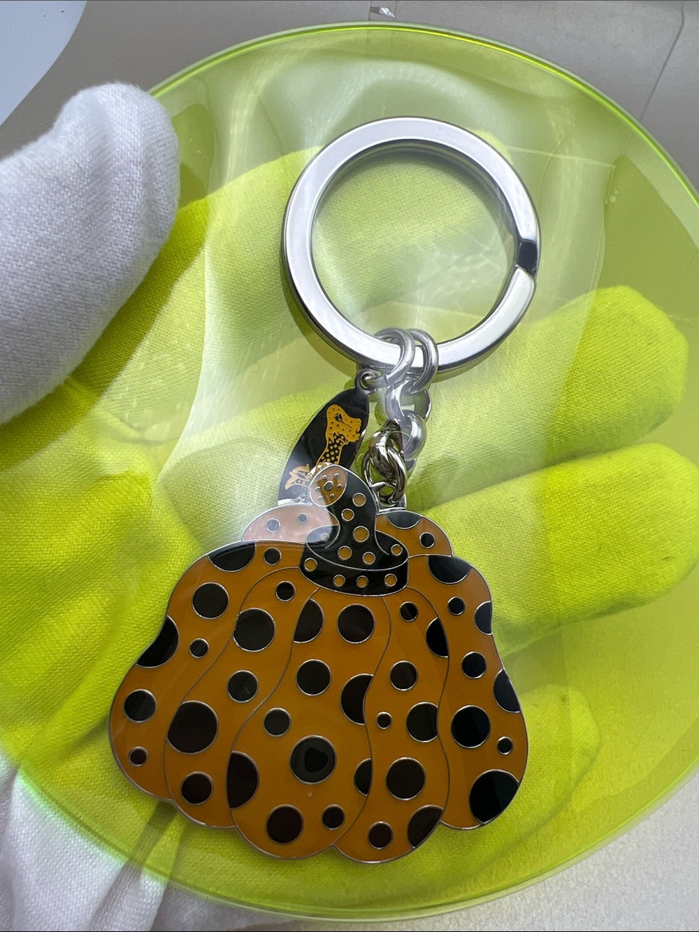 Yayoi Kusama Pumpkin Key Ring Yellow Black Japan Museum NEW SEALED - Picture 9 of 14